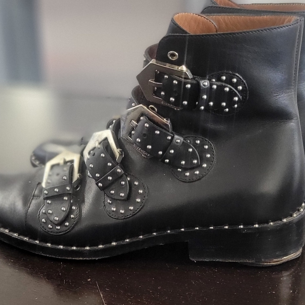 Boots - Picture 6 of 7